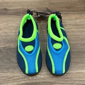 Toddler water shoes Green & Blue (size 9.5)